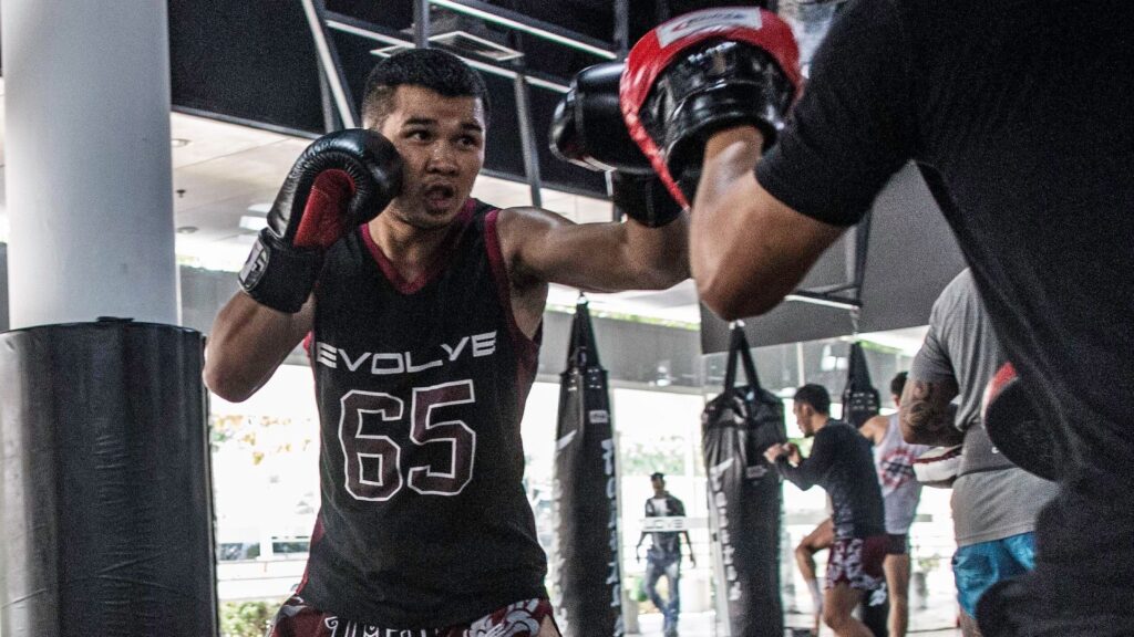 Nong-O Gaiyanghadao training Muay Thai at the Evolve MMA gym