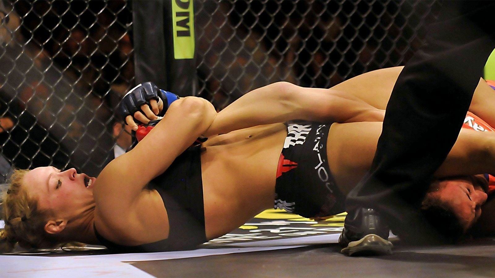 7 Reasons Why Ronda Rousey Would Beat Floyd Mayweather In A Street Fight.