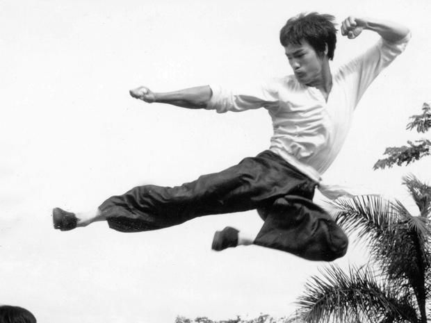 flying kick bruce lee