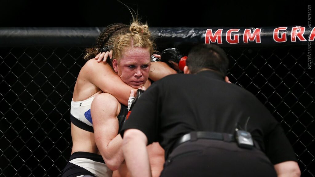 After 5 gruelling rounds, Miesha Tate finally managed to choke Holly Holm out.