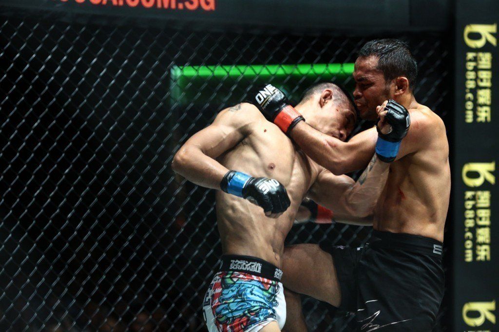 The Ultimate Guide To The Muay Thai Clinch - Evolve University Blog