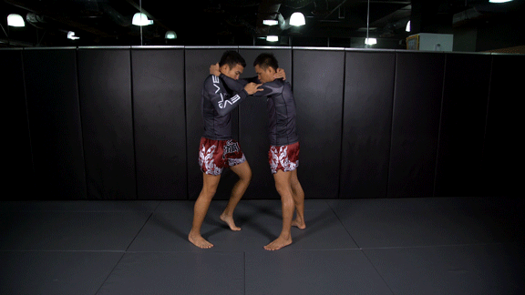 3-ways-to-escape-the-muay-thai-clinch-benz-03