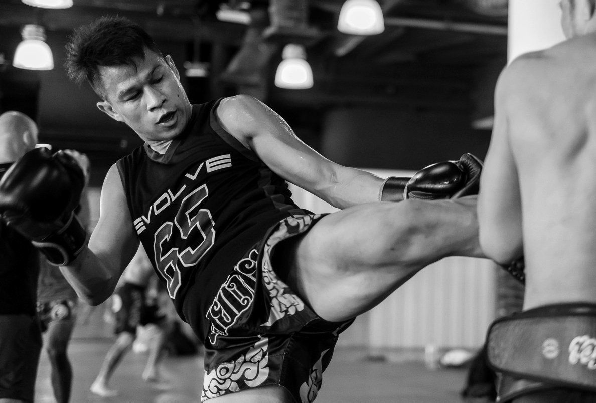 9 Resistance Band Exercises For All Muay Thai Practitioners - Evolve  University Blog