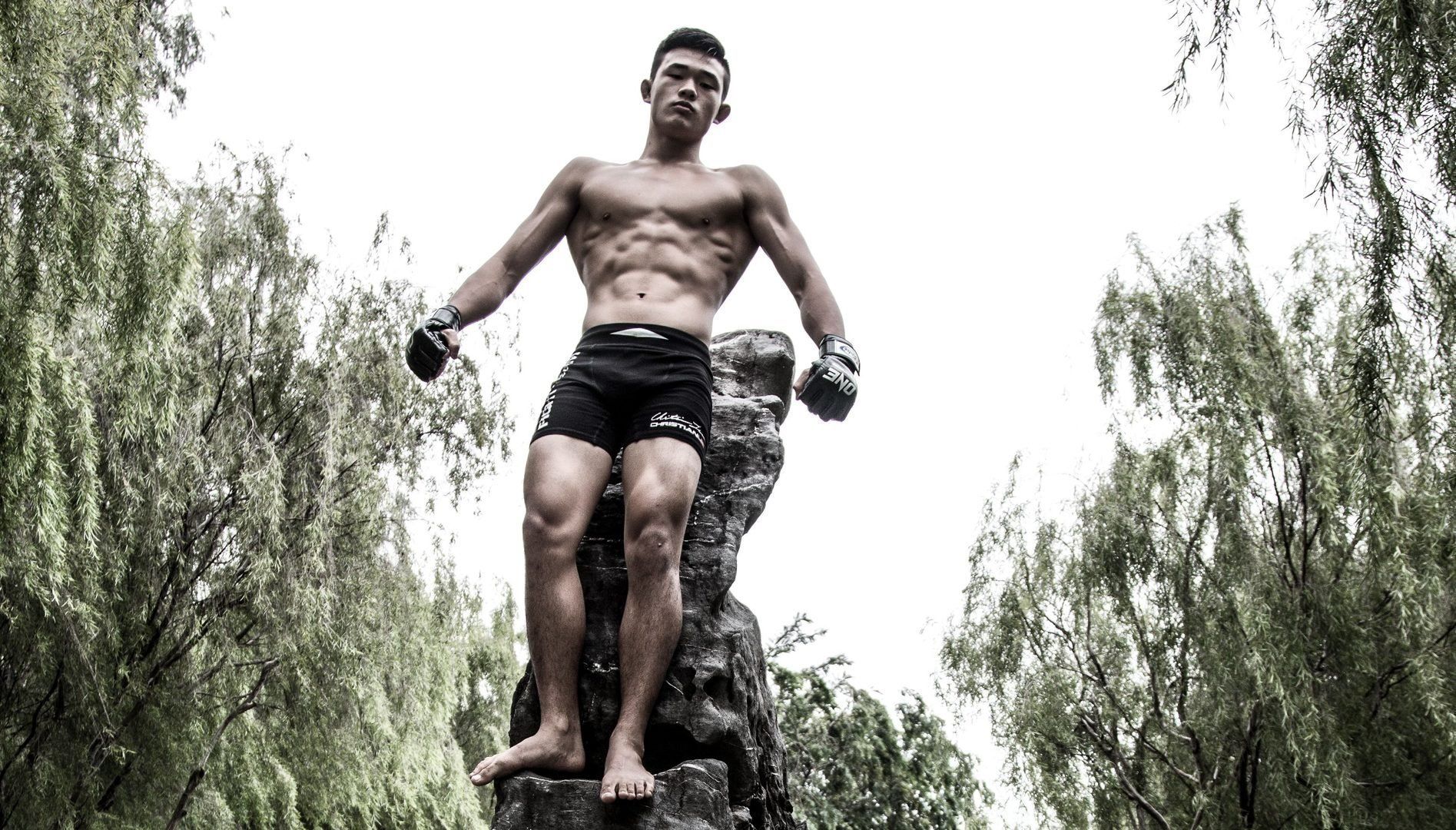 Here's How To Get The Shredded Abs Of An MMA Fighter