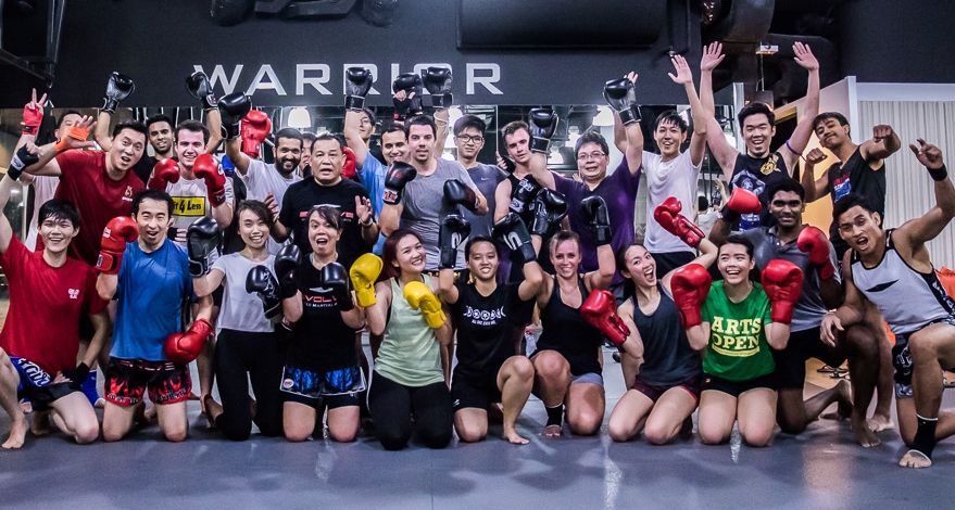 A group of Muay Thai students
