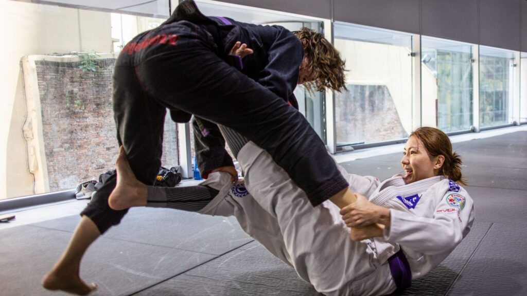 6 Common Mistakes Beginners Make Trying To Pass The Guard In BJJ