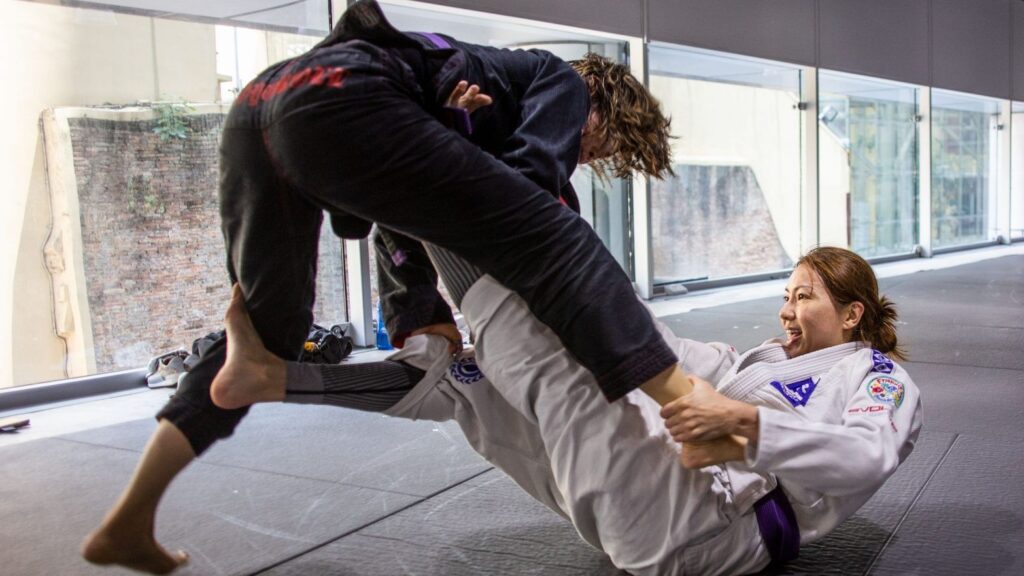 Posture in the Closed Guard - The Combat Base Club