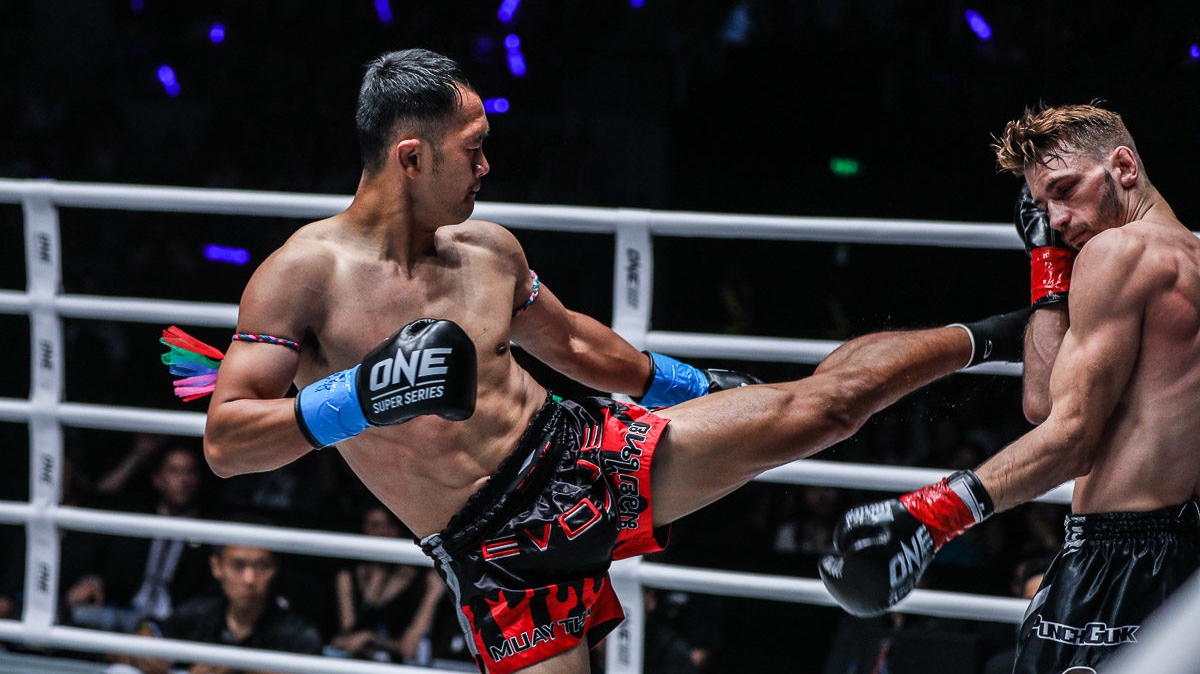 The Ultimate Guide To The Muay Thai Clinch - Evolve University Blog