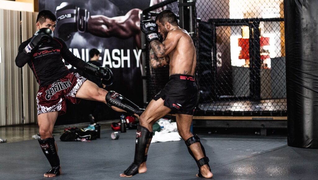 muay thai inside leg kick