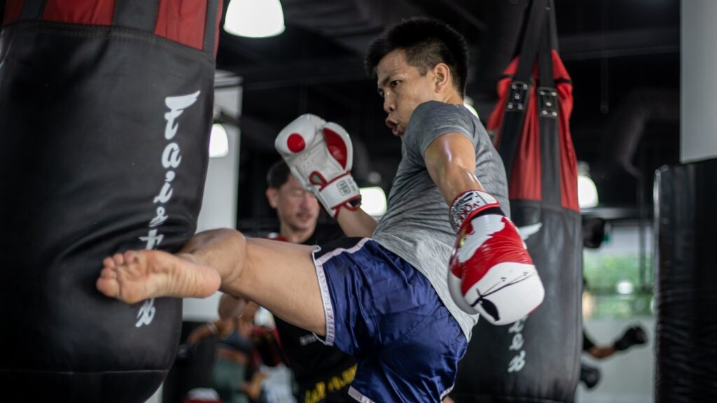 muay thai bag kick