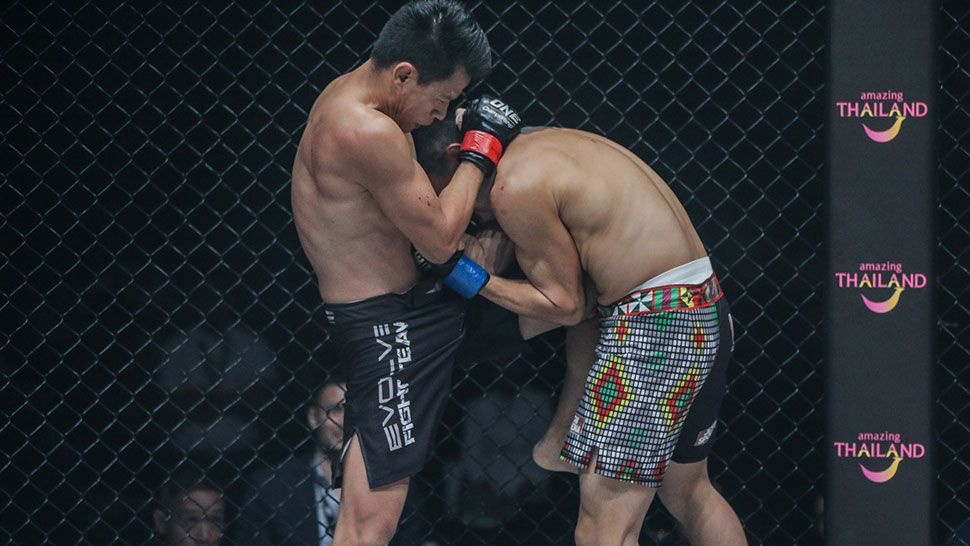 Size Does not Matter in Thai Clinch – Two Examples from Training