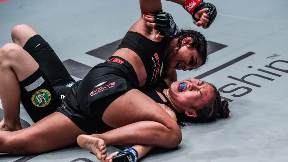 https://cdn.evolve-mma.com/wp-content/uploads/2021/04/ritu-phogat-ground-and-pound-from-side-control.png