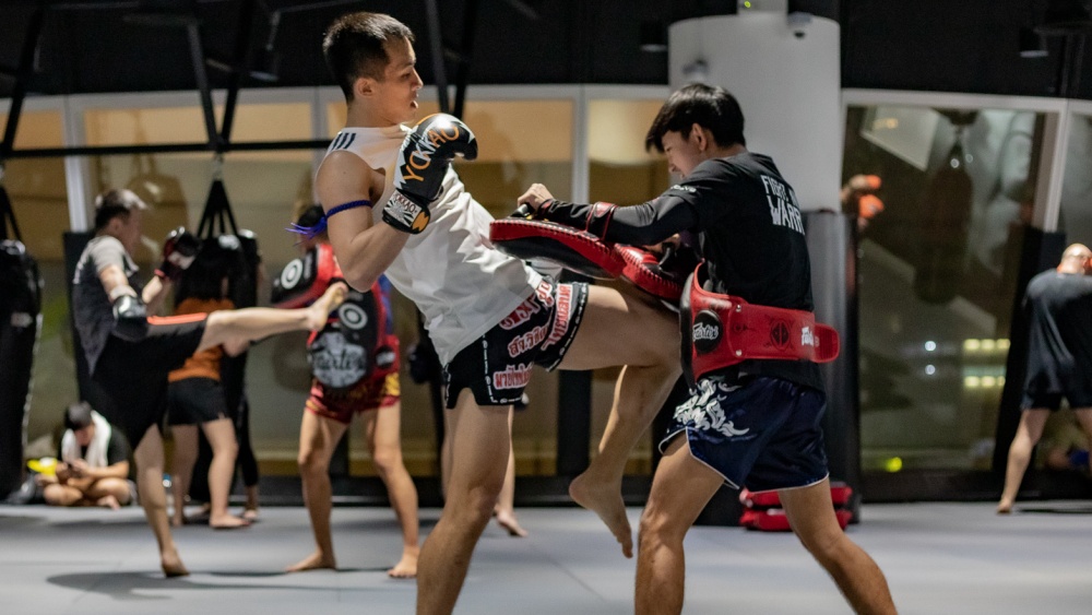 muay thai aluno joelho pad