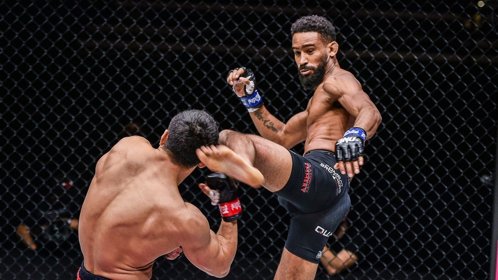 An Introduction To Clinching In MMA - Evolve University Blog