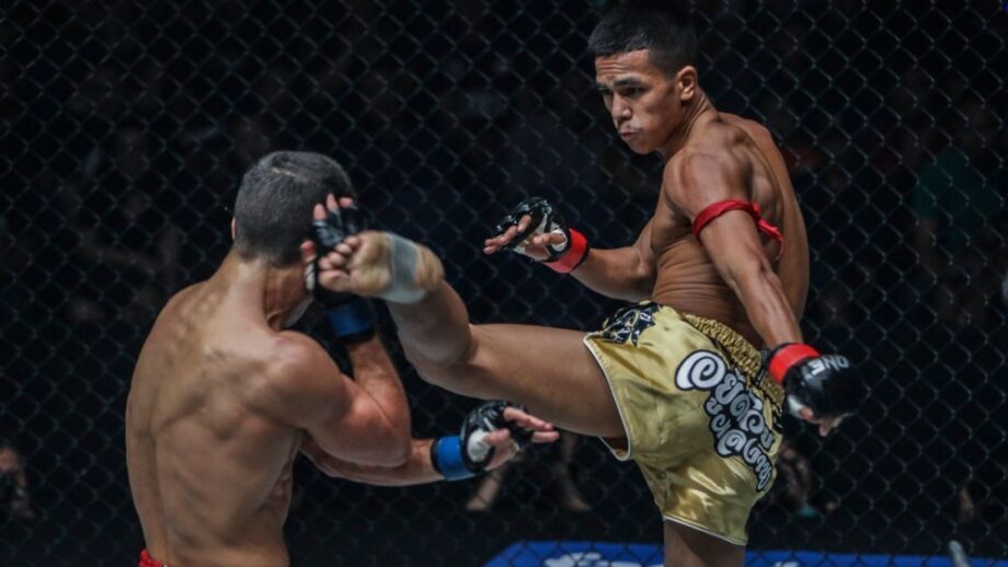 How To Throw A Question Mark Kick In Muay Thai Evolve Daily