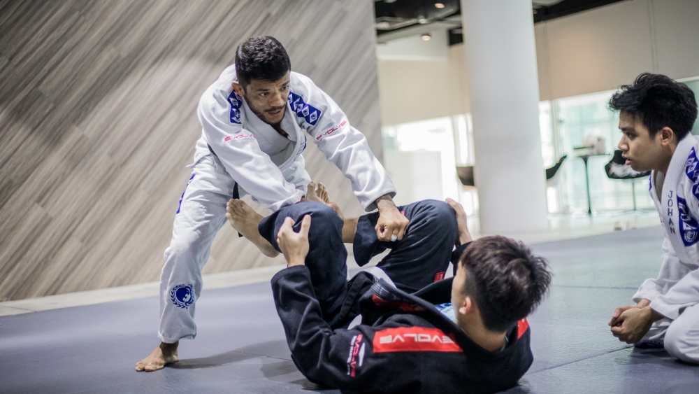 4 BJJ Passes All Beginners Should Know