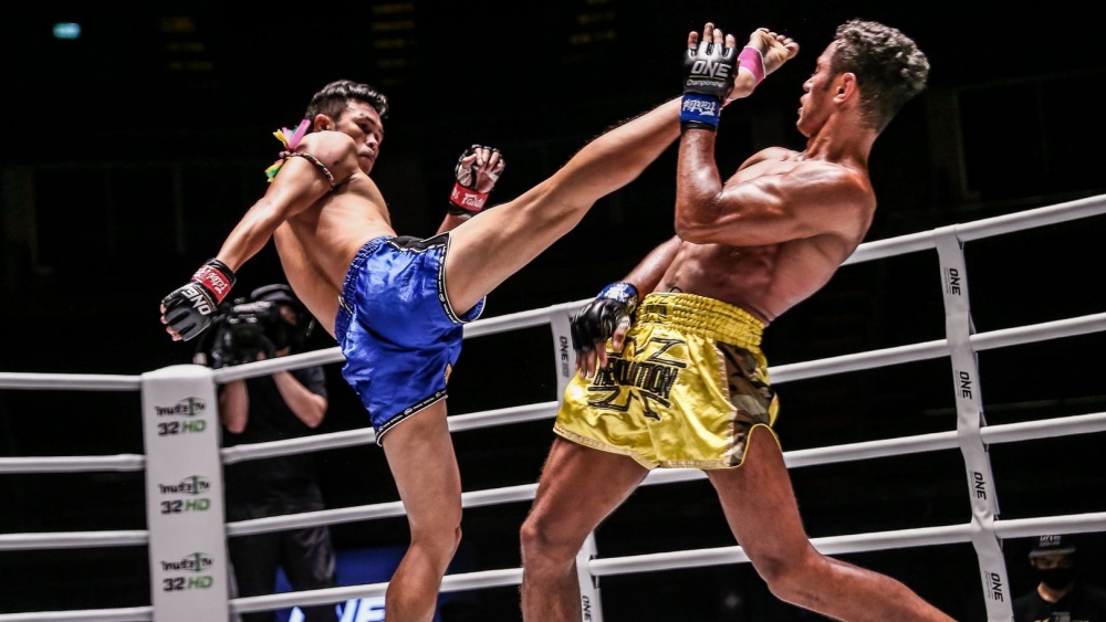 The Ultimate Guide To The Muay Thai Clinch - Evolve University Blog