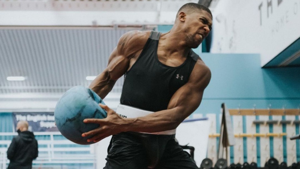 8 Best Slam Ball Exercises For A Power Workout, From A Trainer