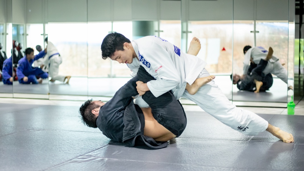 How To Perform The Leg Weave Pass In BJJ