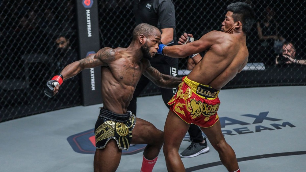 Understanding Inside And Outside Fighting In Muay Thai - Evolve University  Blog