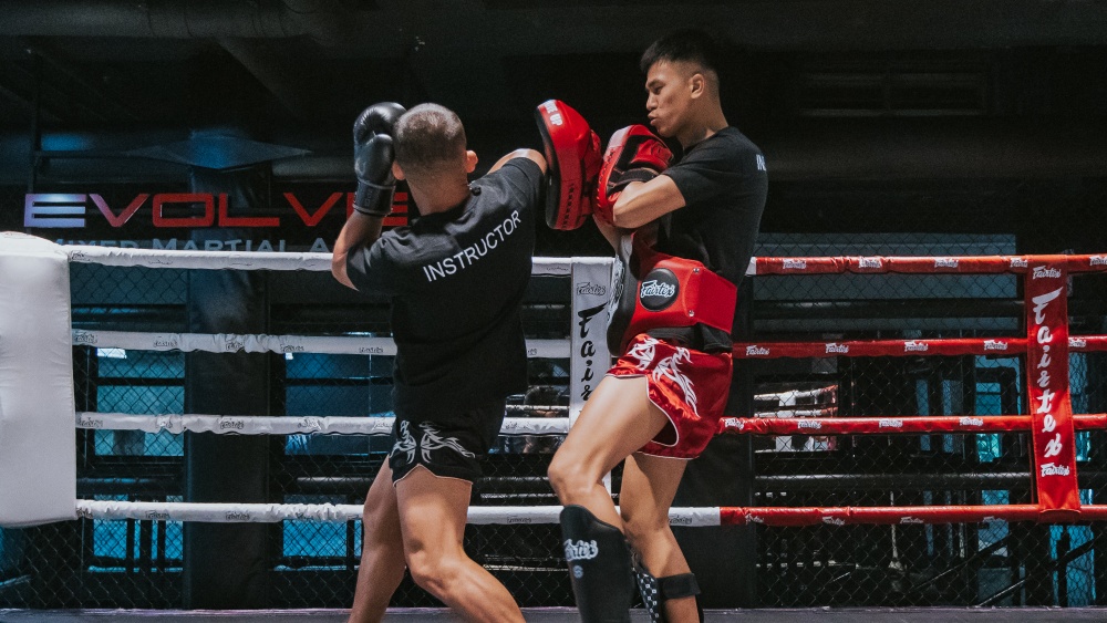 Understanding Inside And Outside Fighting In Muay Thai - Evolve University  Blog