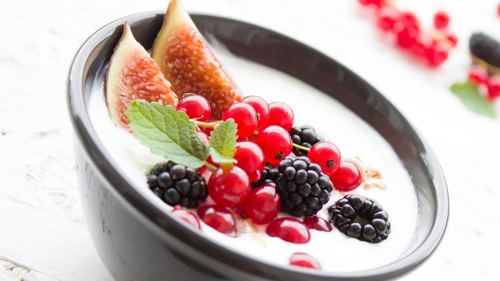 yoghurt and raspberry