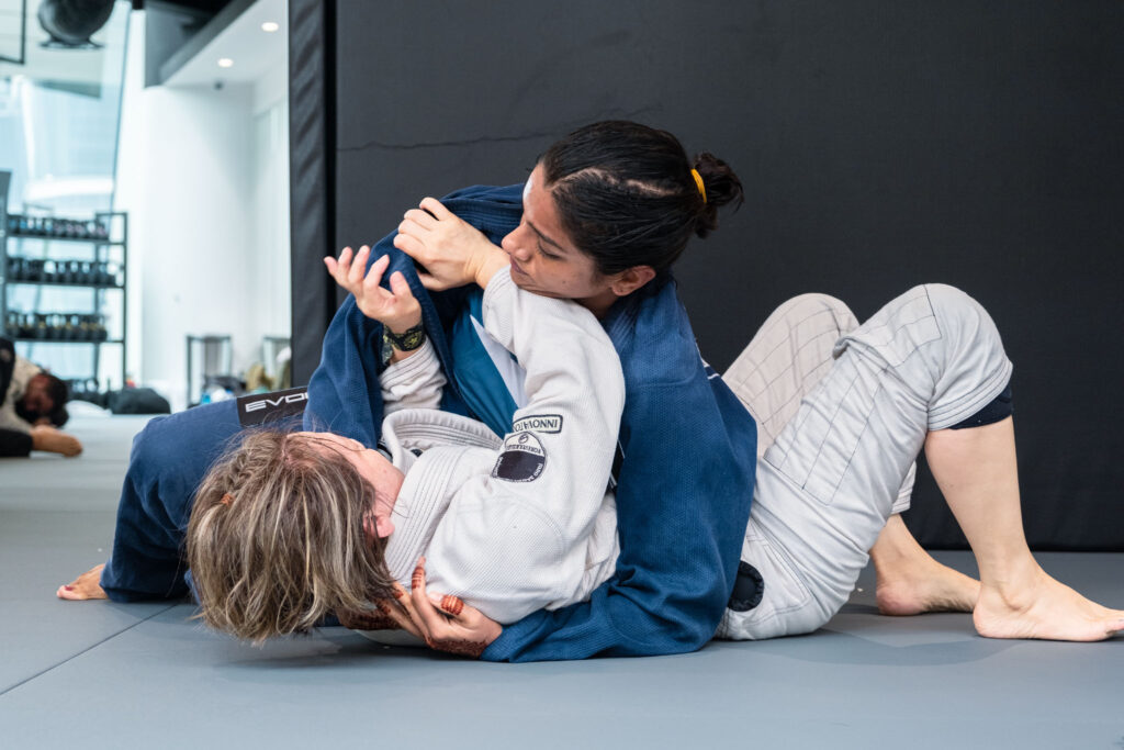 bjj female students rolling