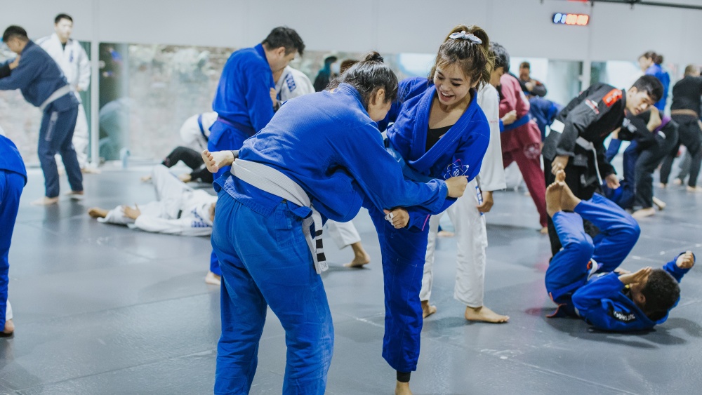 bjj class singapore with female students