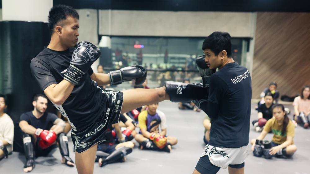 Understanding Inside And Outside Fighting In Muay Thai - Evolve University  Blog