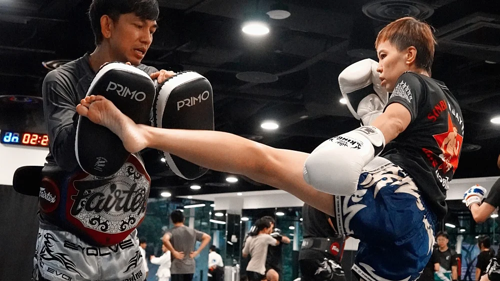 11 Important Muay Thai Sparring Etiquette You Need To Know 5 mt women kick