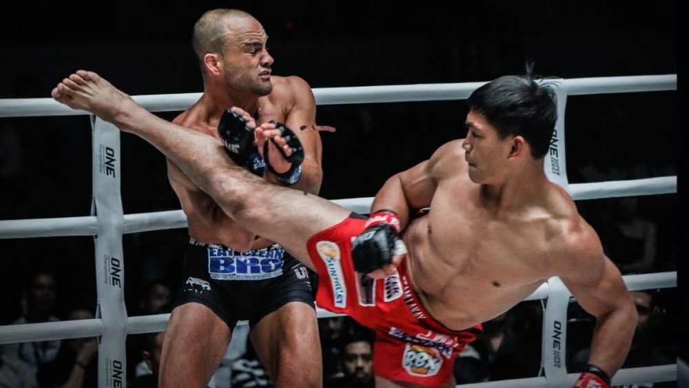 When And How To Use The Spinning Hook Kick For Muay Thai And MMA