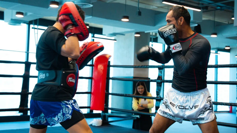 Muay Thai World Champion Sam-A Gaiyanghadao hitting the pads at Evolve EmSphere.